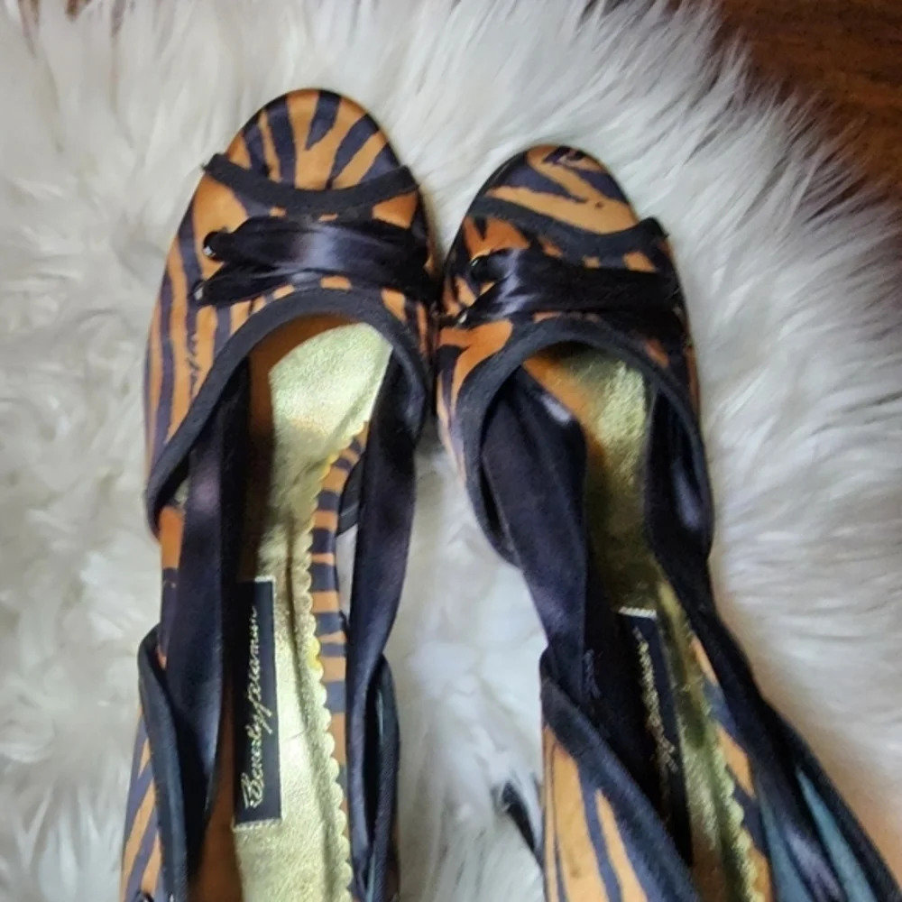 Beverly Feldman Tigress pumps 9.5 NWOB - Picture 5 of 9